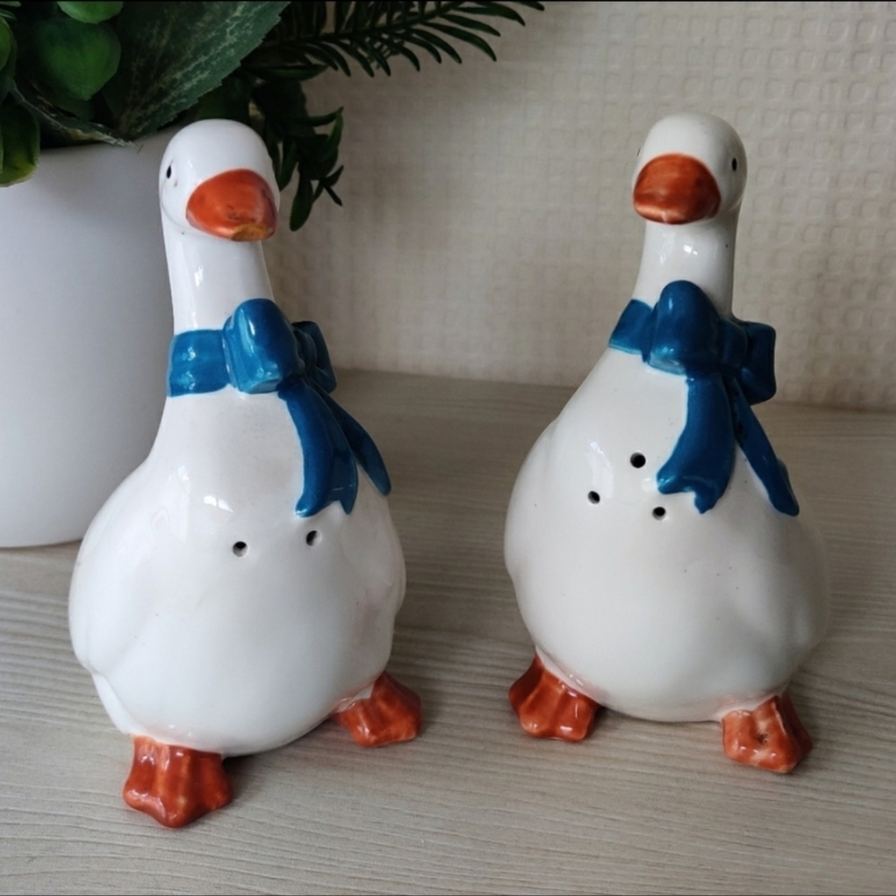 Vintage Ceramic Duck/Geese Salt and Pepper Shakers 6" - Picture 5 of 13